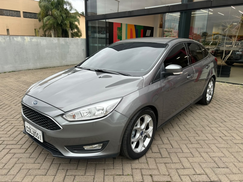 ford focus 2.0 se fastback 16v flex 4p powershift 1.8 5p automatico 20196