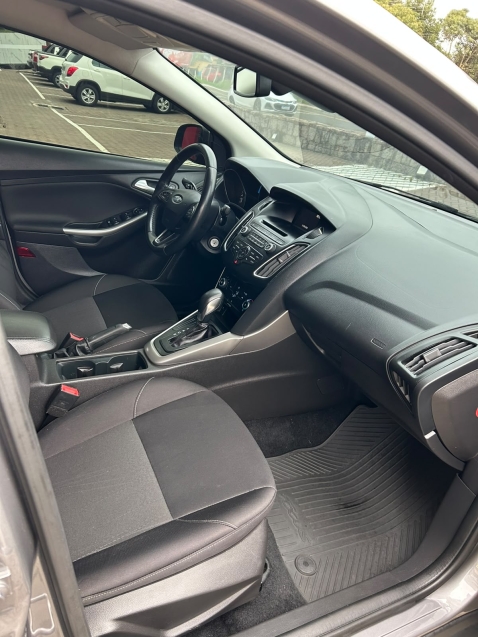 ford focus 2.0 se fastback 16v flex 4p powershift 1.8 5p automatico 20194