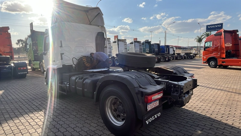 volvo vm 330 4x2 2021