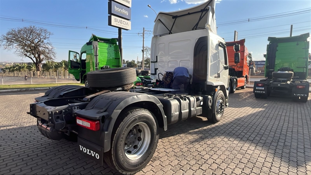 volvo vm 330 4x2 2021