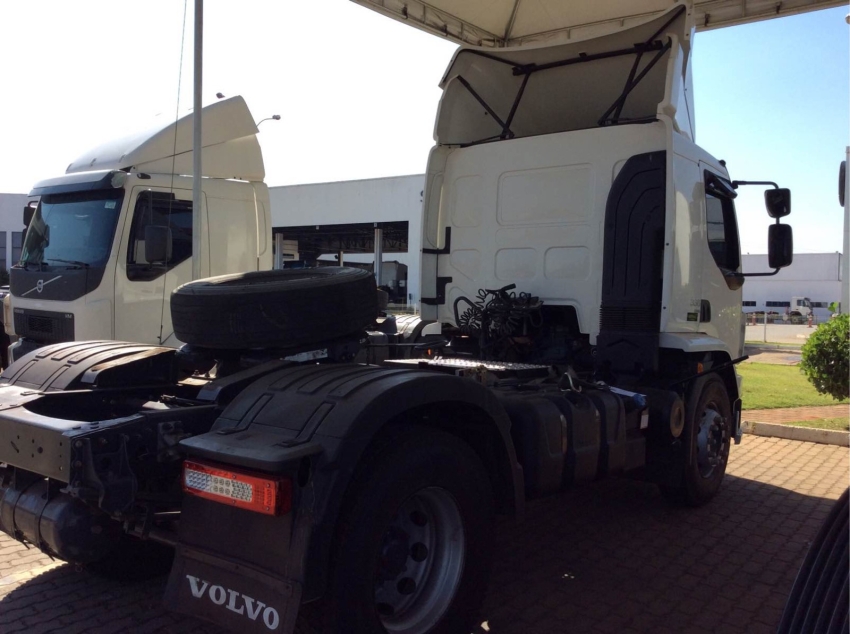 volvo vm 330 4x2 2021