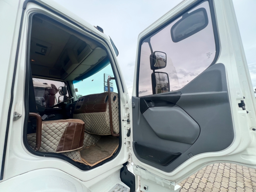 volvo vm330 lx l2h1 8x2r 22/2216