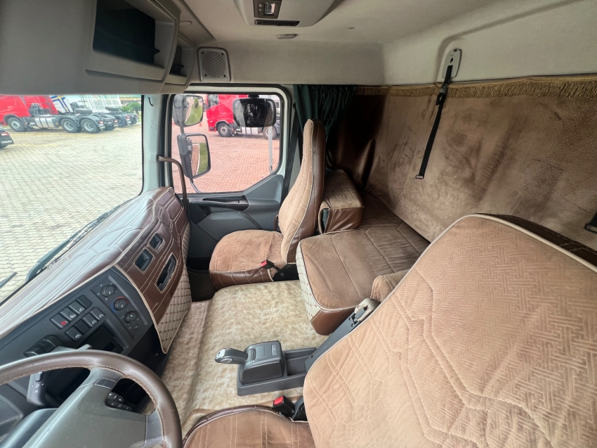 volvo vm330 lx l2h1 8x2r 22/227