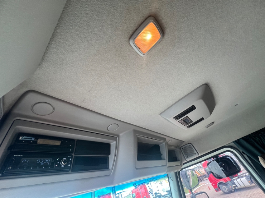 volvo vm330 lx l2h1 8x2r 22/2217