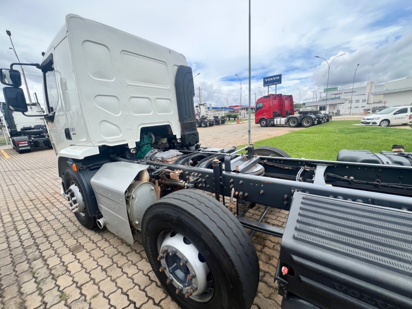 volvo vm330 lx l2h1 8x2r 22/225