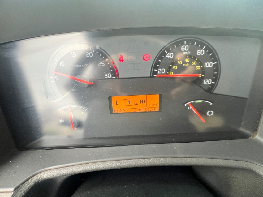 volvo vm330 lx l2h1 8x2r 22/2218