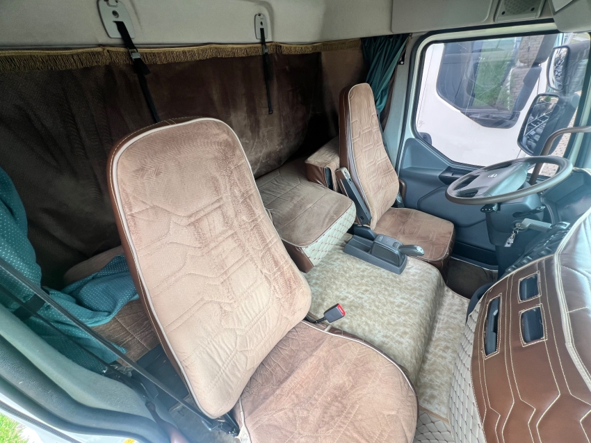 volvo vm330 lx l2h1 8x2r  22/2216