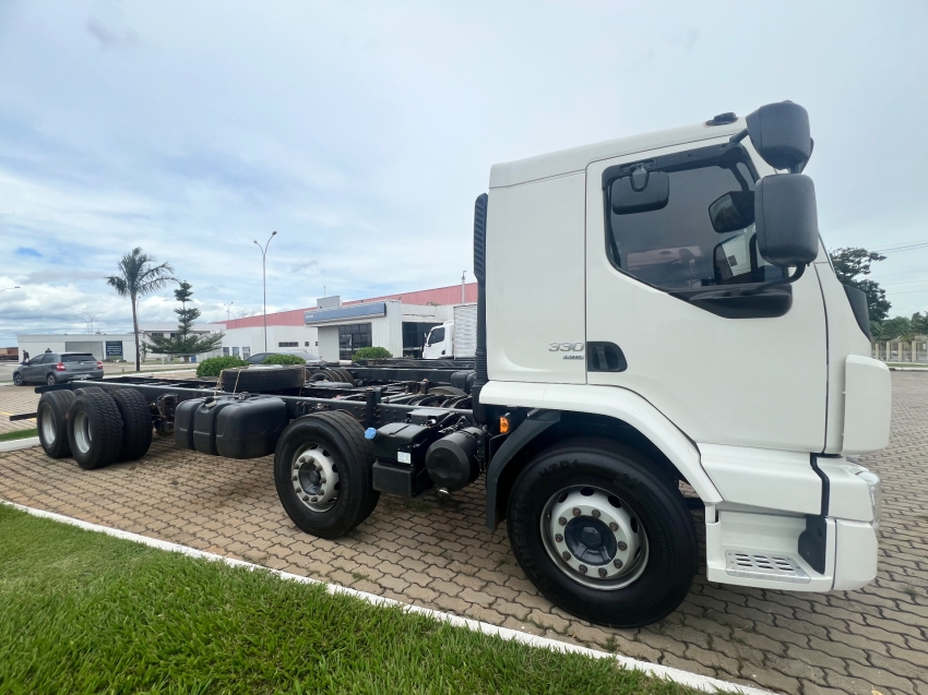 volvo vm330 lx l2h1 8x2r  22/223