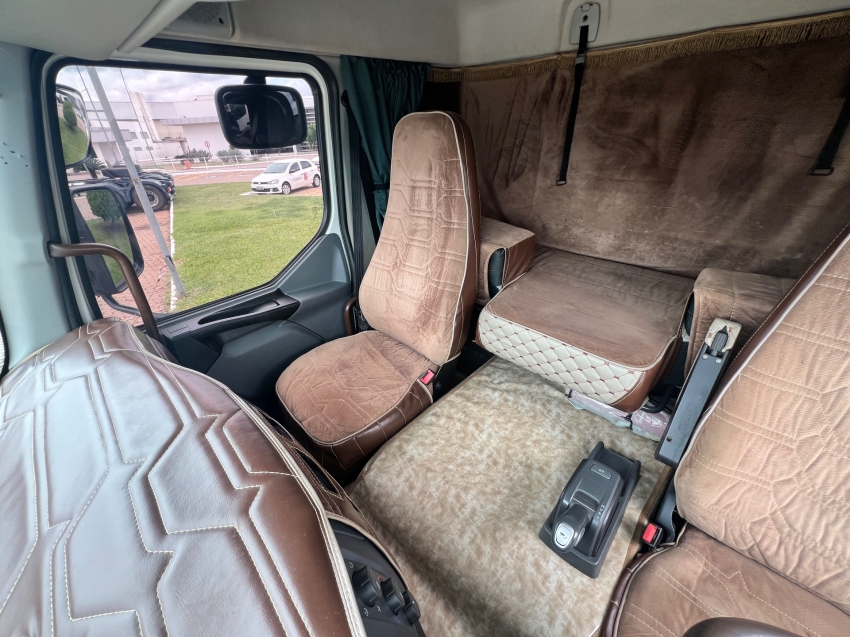 volvo vm330 lx l2h1 8x2r  22/2211