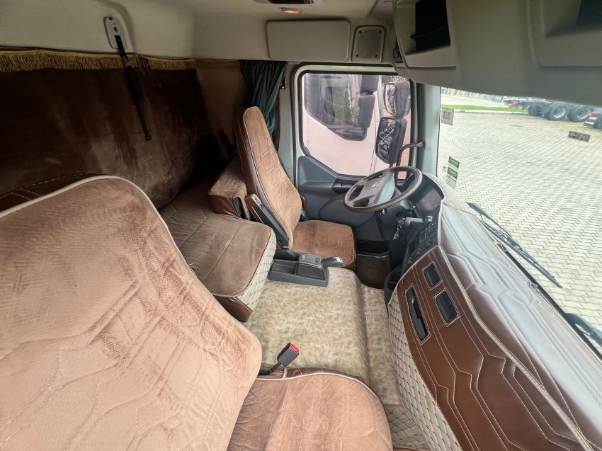 volvo vm330 lx l2h1 8x2r  22/2213