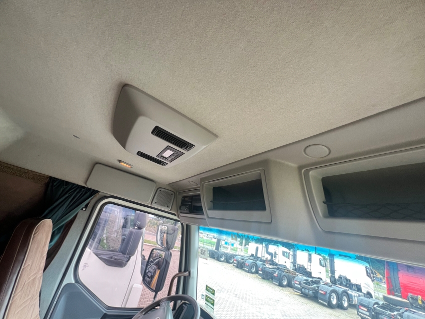 volvo vm330 lx l2h1 8x2r  22/2214