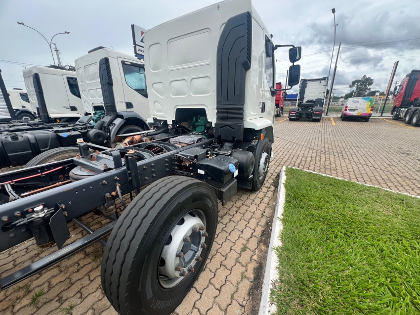volvo vm330 lx l2h1 8x2r  22/224