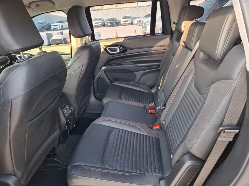 jeep commander 2.0 td380 turbo diesel limited at9 4p automatico 202410