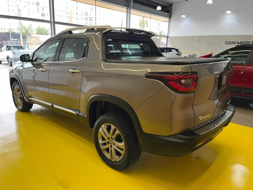 fiat toro 2.4 16v multiair flex volcano at9 2020