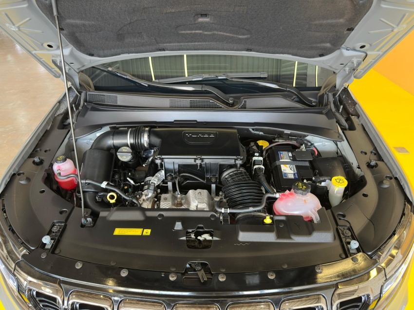 jeep commander 2.0 hurricane 4 turbo gasolina blackhawk at9 1.9 4p automatico 2025