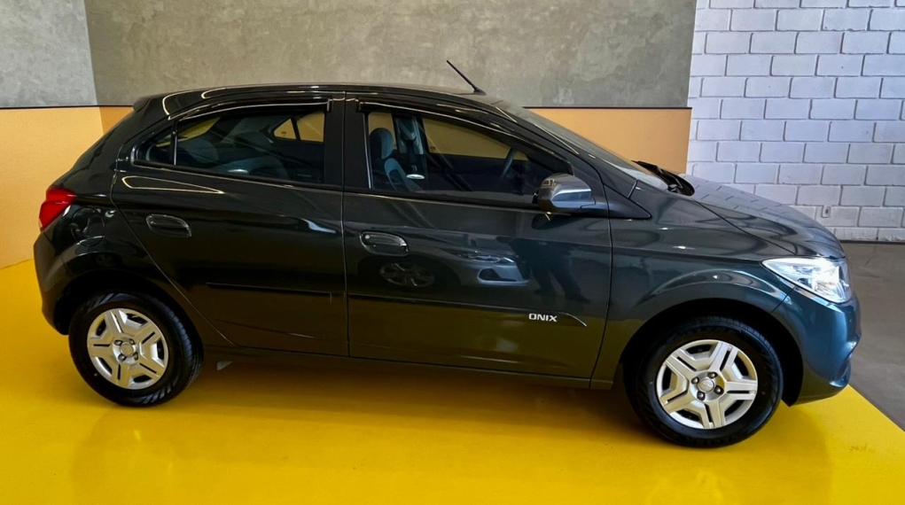 chevrolet onix 1.0 mpfi ls 8v flex 4p manual 9.9 20163