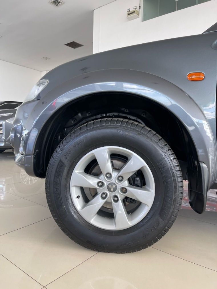 mitsubishi pajero 3.2 outdoor 4x4 16v turbo intercooler diesel 4p automatico 2017