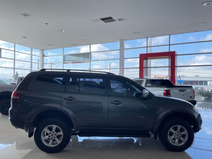 mitsubishi pajero 3.2 outdoor 4x4 16v turbo intercooler diesel 4p automatico 2017