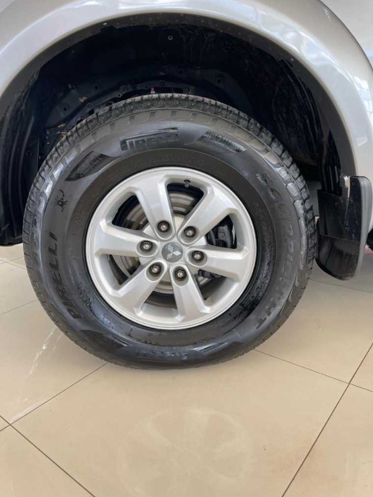 mitsubishi l200 triton 3.5 hpe 4x4 cd v6 24v flex 4p automatico 2013