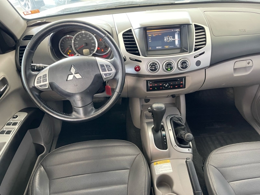 mitsubishi l200 triton 3.5 hpe 4x4 cd v6 24v flex 4p automatico 2013