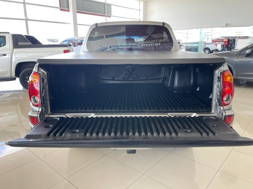 mitsubishi l200 triton 3.5 hpe 4x4 cd v6 24v flex 4p automatico 2013
