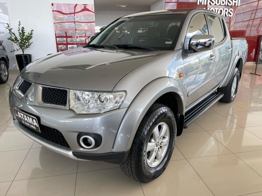 mitsubishi l200 triton 3.5 hpe 4x4 cd v6 24v flex 4p automatico 2013