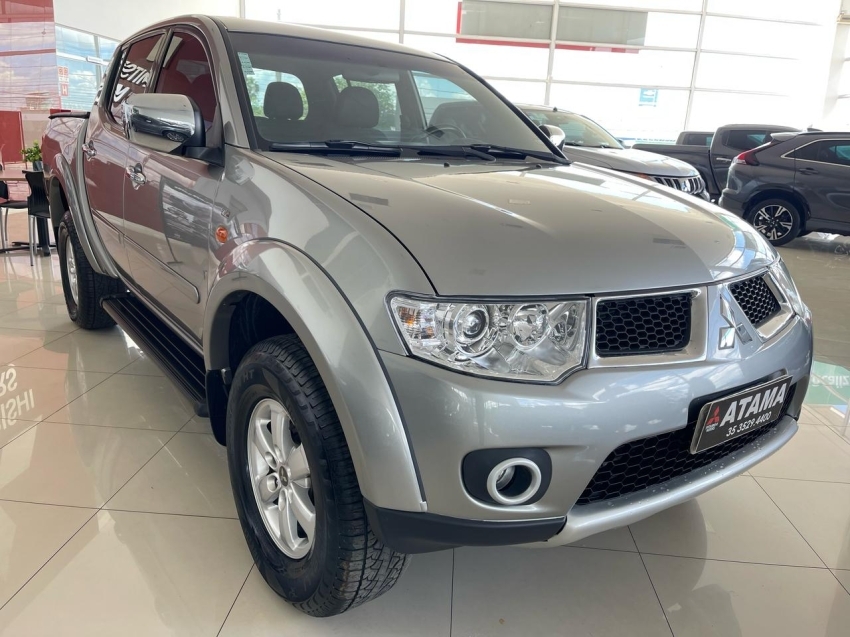 mitsubishi l200 triton 3.5 hpe 4x4 cd v6 24v flex 4p automatico 2013