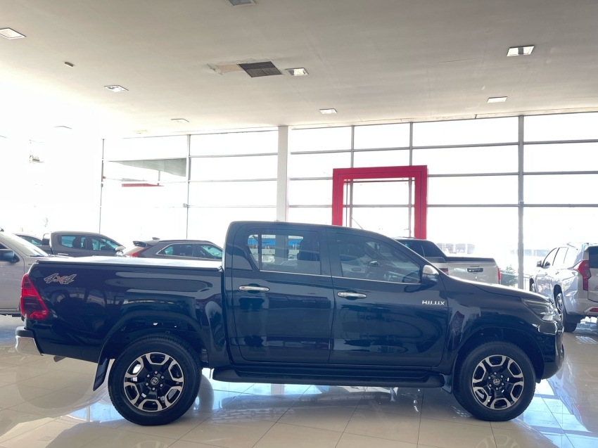 toyota hilux 2.8 d-4d turbo diesel cd srx 4x4 automatico 2023