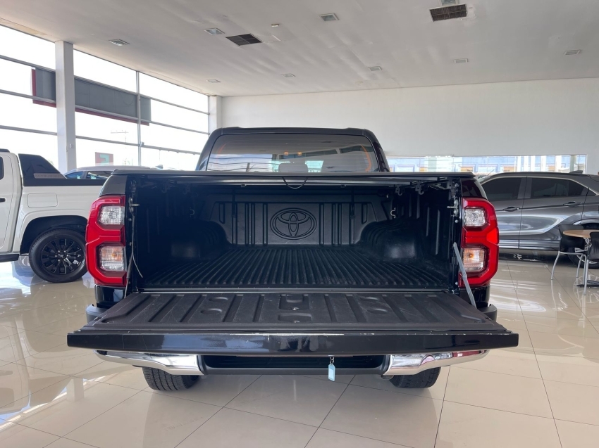 toyota hilux 2.8 d-4d turbo diesel cd srx 4x4 automatico 2023