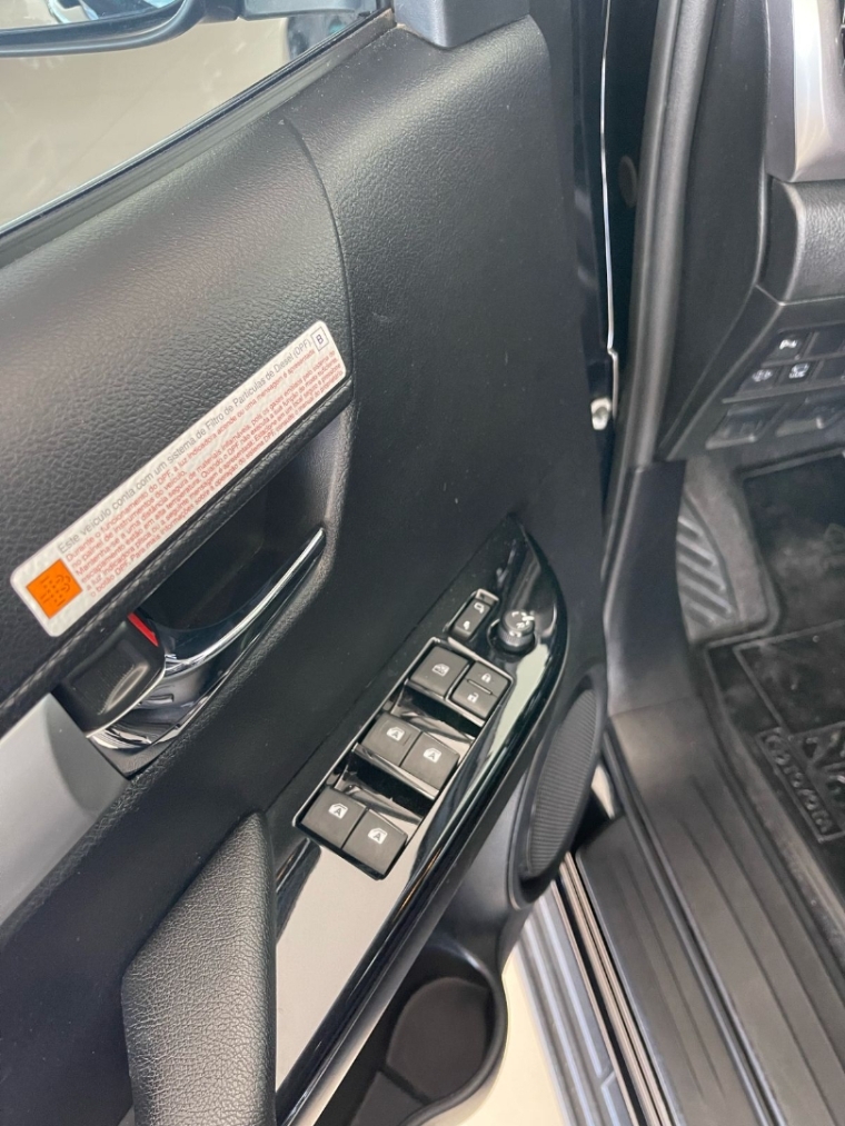 toyota hilux 2.8 d-4d turbo diesel cd srx 4x4 automatico 2023