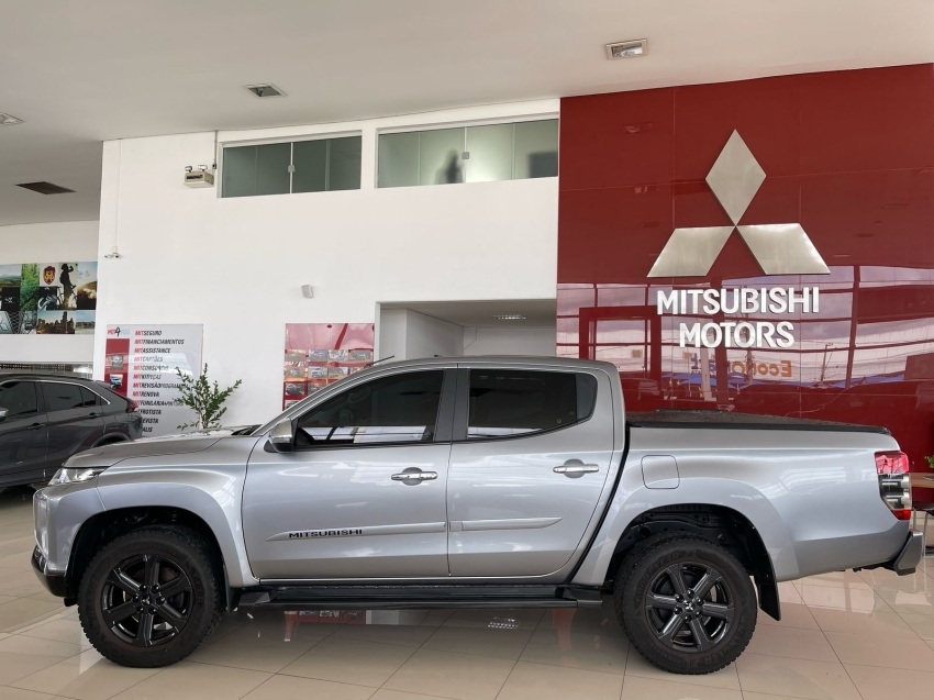 mitsubishi l200 triton 2.4 16v turbo diesel sport hpe cd 4p 4x4 automatico 2022