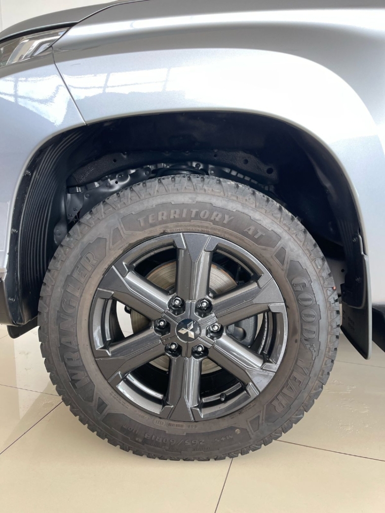 mitsubishi l200 triton 2.4 16v turbo diesel sport hpe cd 4p 4x4 automatico 2022