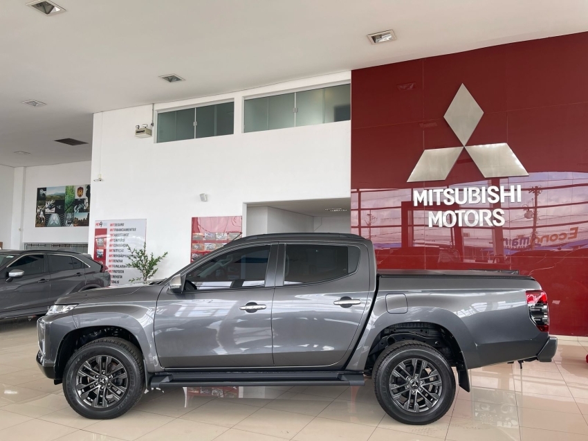 mitsubishi l200 triton 2.4 16v turbo diesel sport hpe cd 4p 4x4 automatico 2025