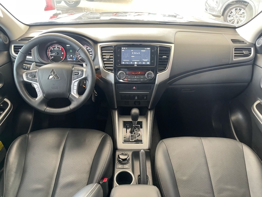 mitsubishi l200 triton 2.4 16v turbo diesel sport hpe cd 4p 4x4 automatico 2025