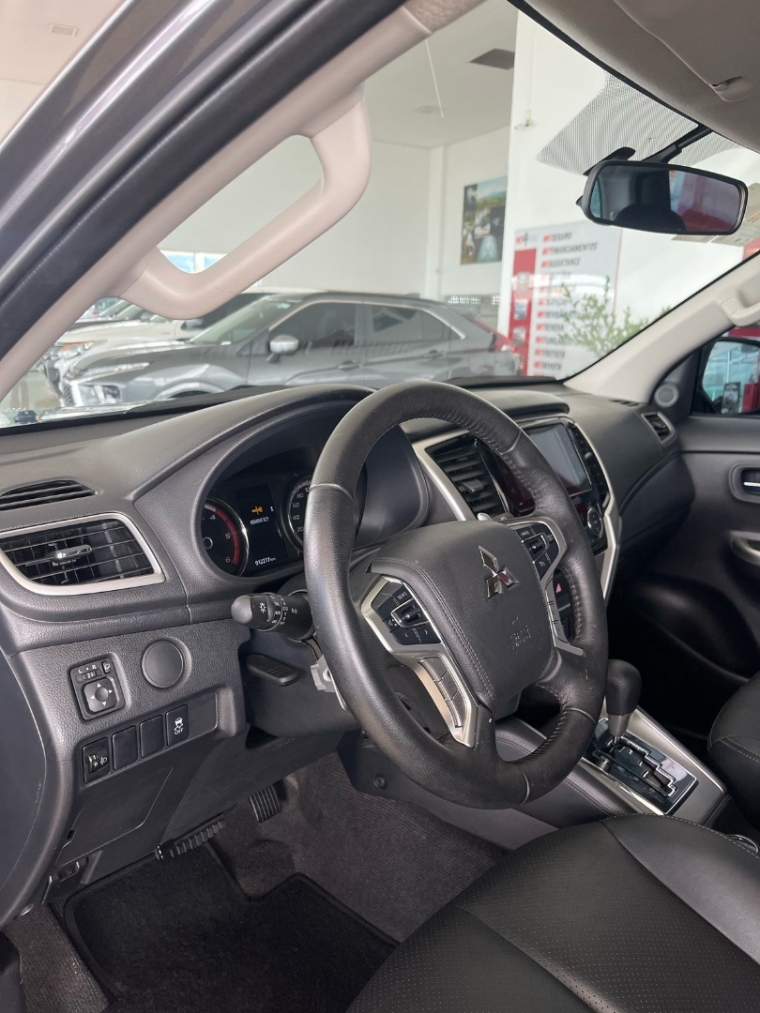 mitsubishi l200 triton 2.4 16v turbo diesel sport hpe cd 4p 4x4 automatico 2025