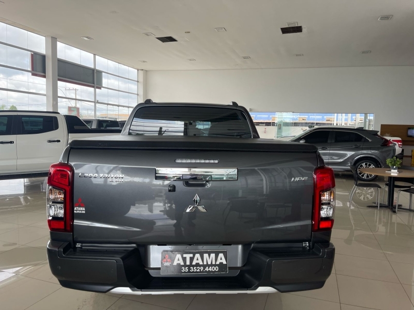 mitsubishi l200 triton 2.4 16v turbo diesel sport hpe cd 4p 4x4 automatico 2025