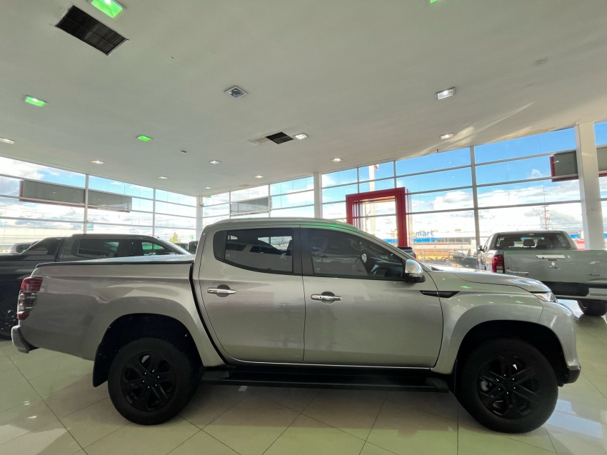 mitsubishi l200 triton 2.4 16v turbo diesel sport hpe cd 4p 4x4 automatico 2024