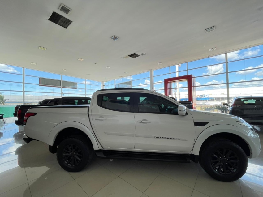 mitsubishi l200 triton 2.4 16v turbo diesel sport hpe-s cd 4p 4x4 automatico 2020