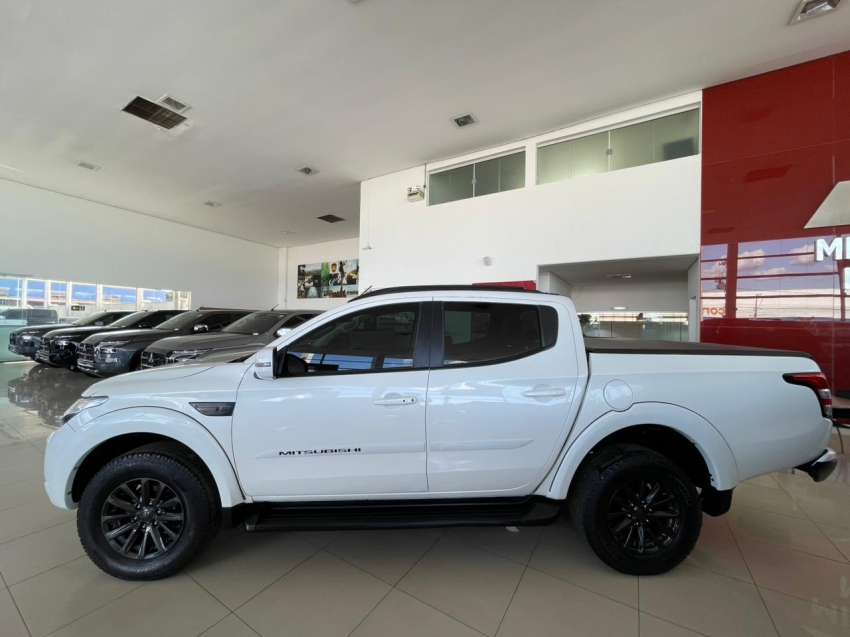 mitsubishi l200 triton 2.4 16v turbo diesel sport hpe-s cd 4p 4x4 automatico 2020
