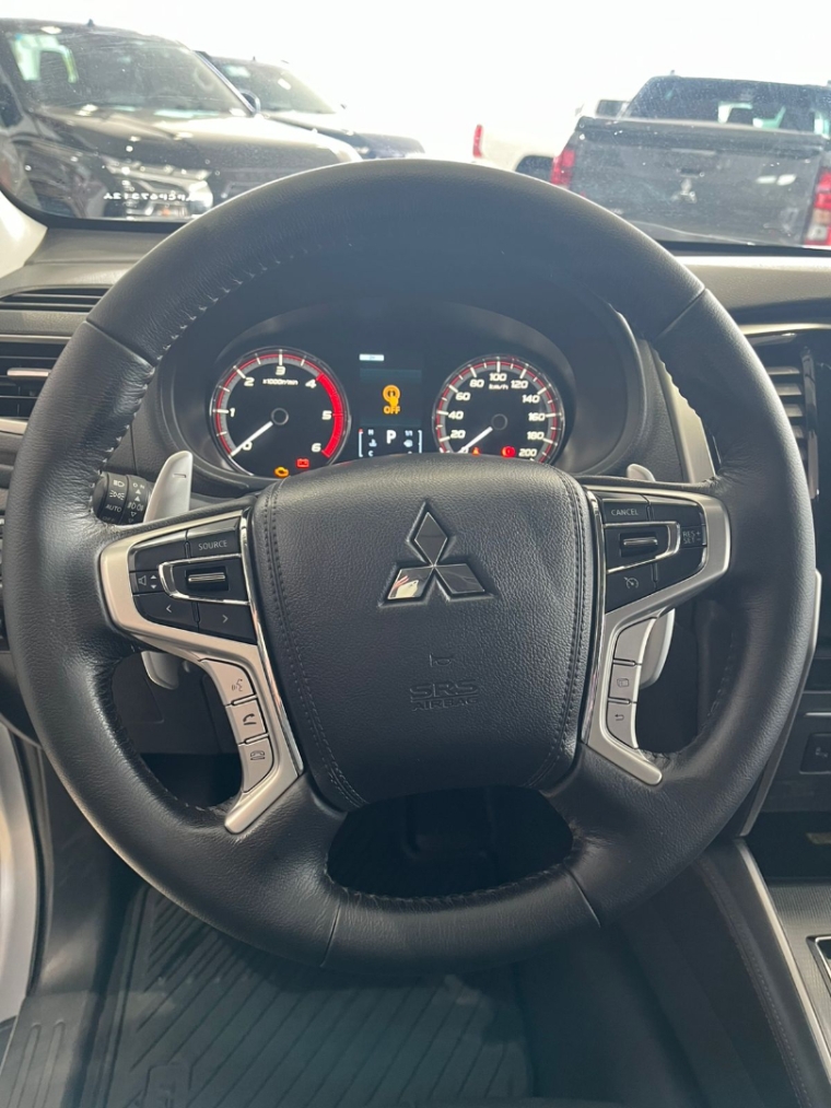 mitsubishi l200 triton 2.4 16v turbo diesel sport hpe-s cd 4p 4x4 automatico 2023