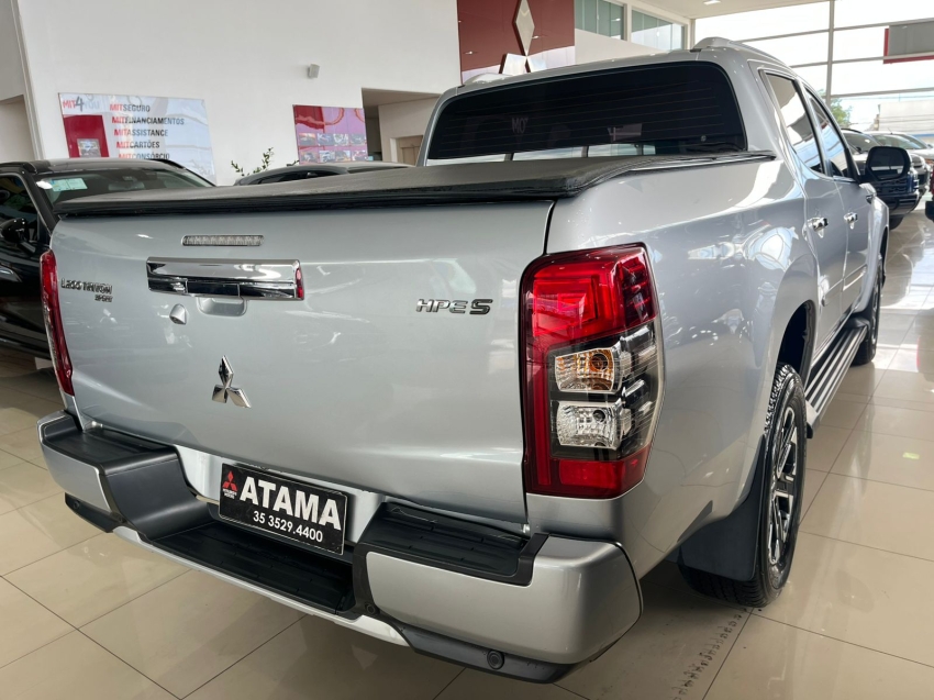 mitsubishi l200 triton 2.4 16v turbo diesel sport hpe-s cd 4p 4x4 automatico 2023