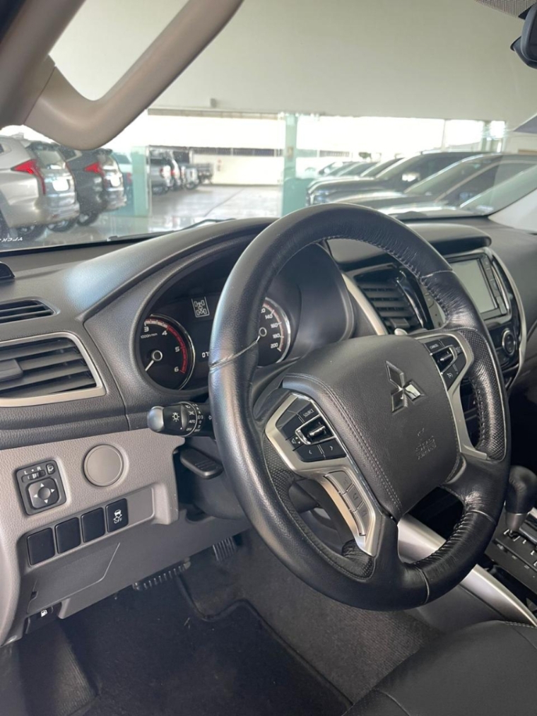 mitsubishi l200 triton 2.4 16v turbo diesel sport hpe cd 4p 4x4 automatico 2020