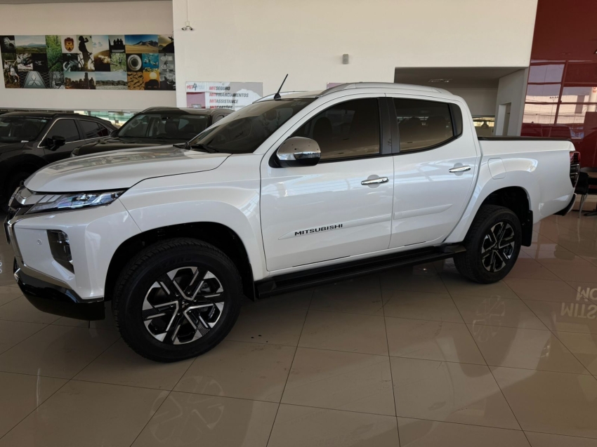 mitsubishi l200 triton 2.4 16v turbo diesel sport hpe-s cd 4p 4x4 automatico 2025