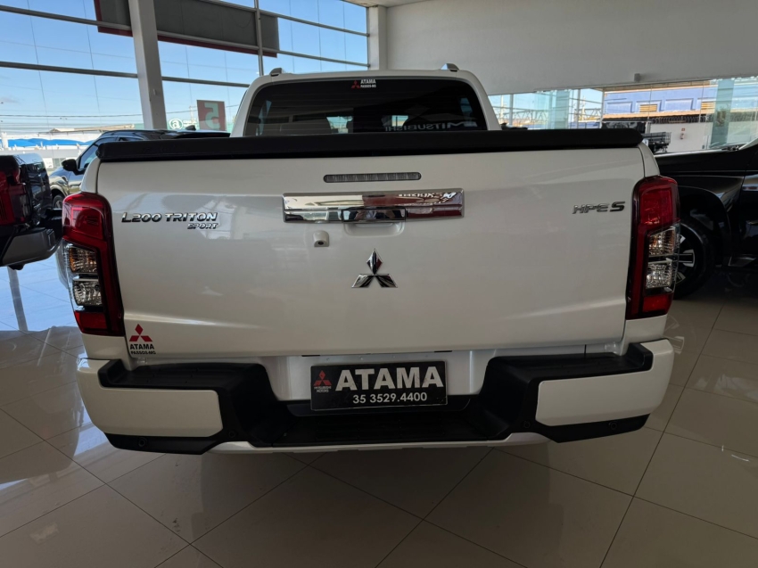 mitsubishi l200 triton 2.4 16v turbo diesel sport hpe-s cd 4p 4x4 automatico 2025