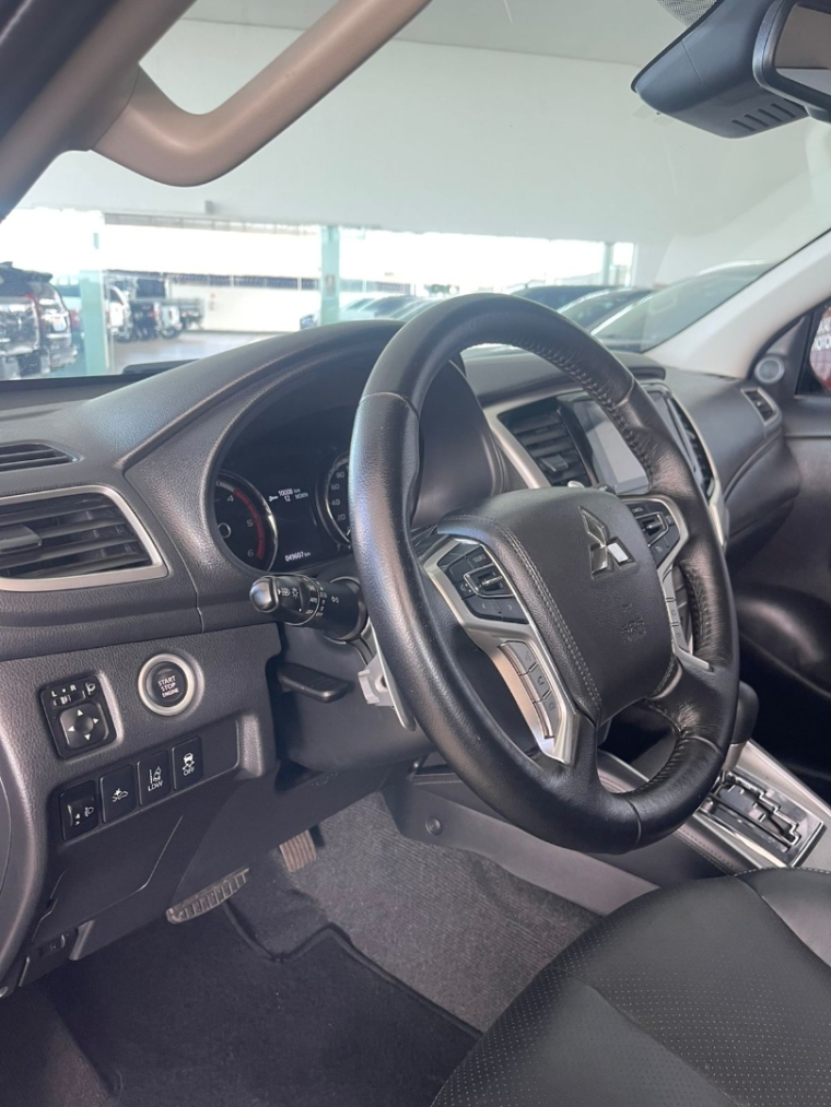 mitsubishi l200 triton 2.4 16v turbo diesel sport hpe-s cd 4p 4x4 automatico 2024