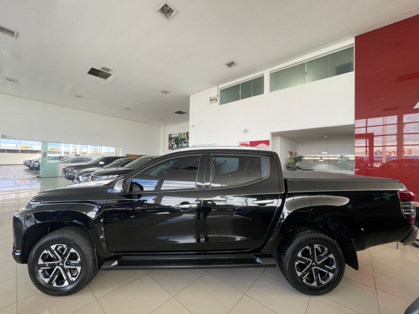mitsubishi l200 triton 2.4 16v turbo diesel sport hpe-s cd 4p 4x4 automatico 2024