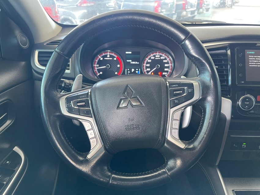 mitsubishi l200 triton 2.4 16v turbo diesel outdoor hpe-s cd 4x4 automatico 4p 2021