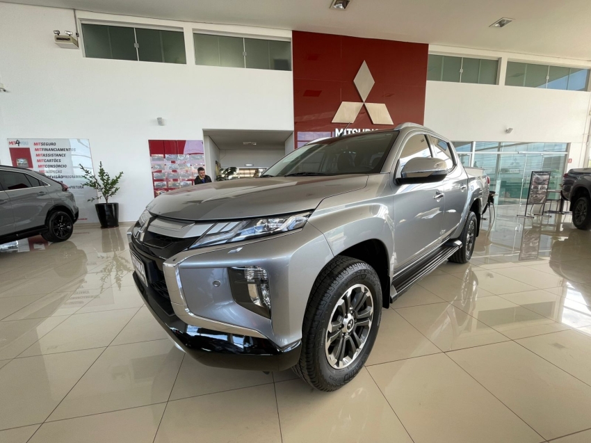 mitsubishi l200 triton 2.4 16v turbo diesel outdoor hpe-s cd 4x4 automatico 4p 2021