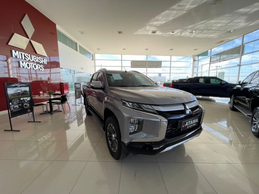 mitsubishi l200 triton 2.4 16v turbo diesel outdoor hpe-s cd 4x4 automatico 4p 2021 mitsubishi l200 triton 2.4 16v turbo diesel outdoor hpe-s cd 4x4 automatico 4p 2021