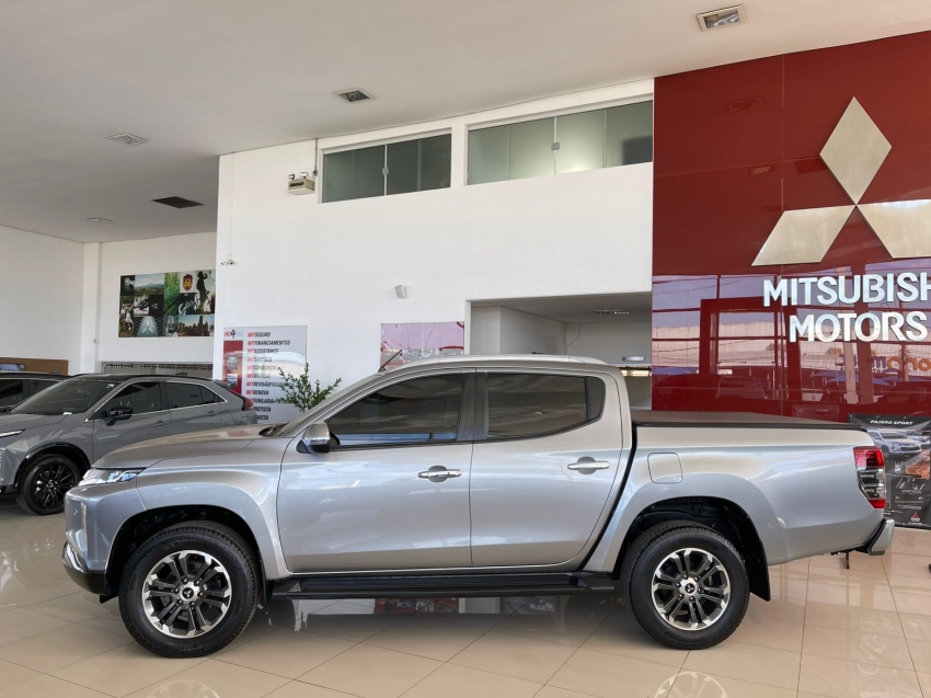 mitsubishi l200 triton 2.4 16v turbo diesel outdoor hpe-s cd 4x4 automatico 4p 2021